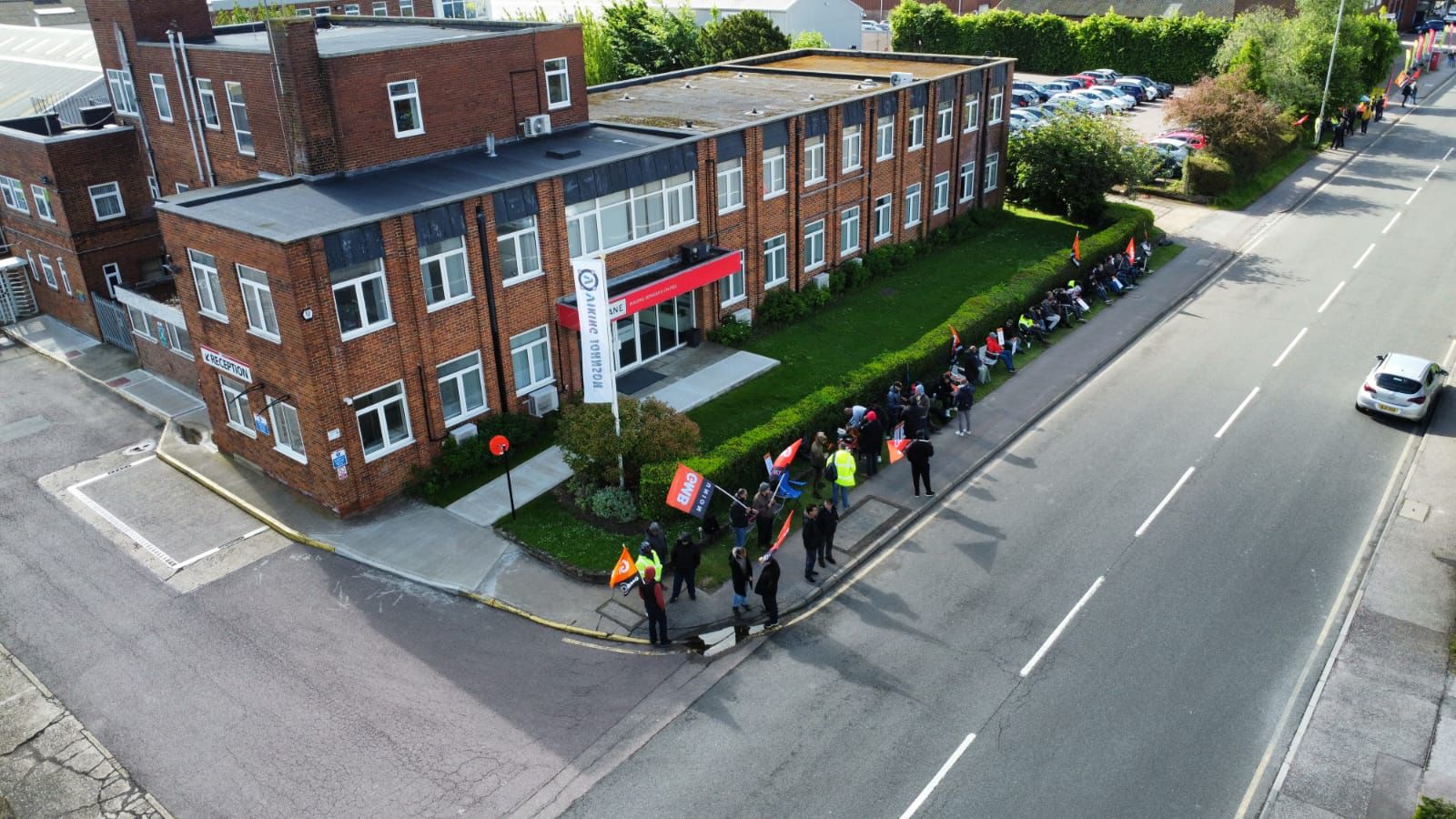 Engineering workers win new pay deal after 5 days of strike action
