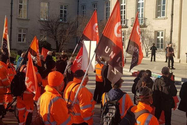 Refuse workers in Waltham Forest protest about pay and conditions